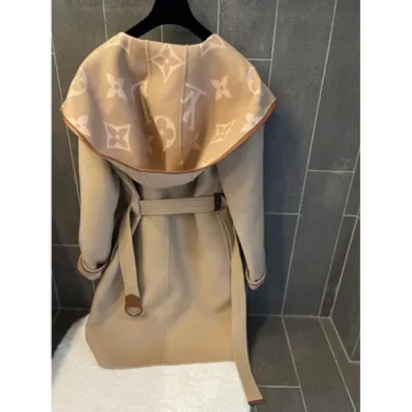 Wonderful Louis Vuitton capeIn wool and cashmereWith hoodSize S. - Picture 10 of 11